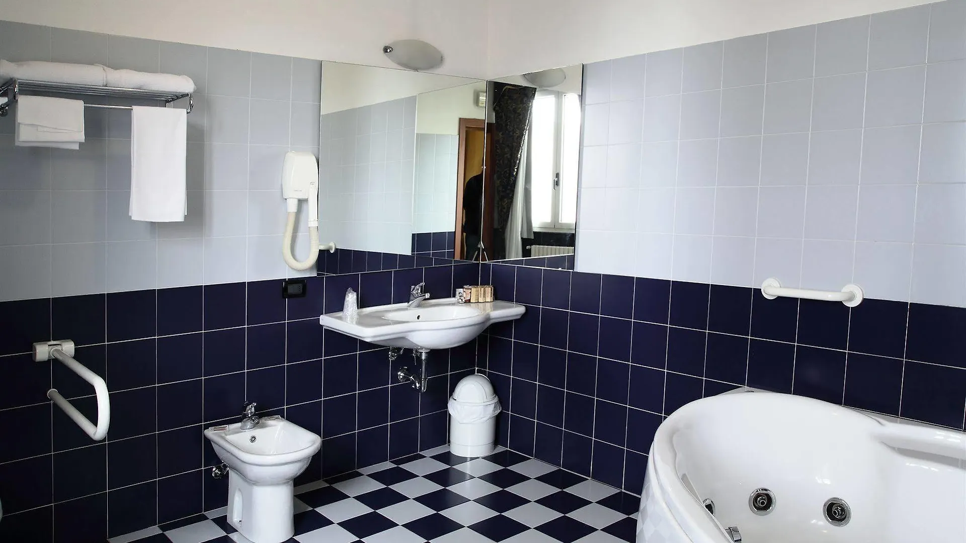 Hotel Riz B.B San Genesio ed Uniti 3*,